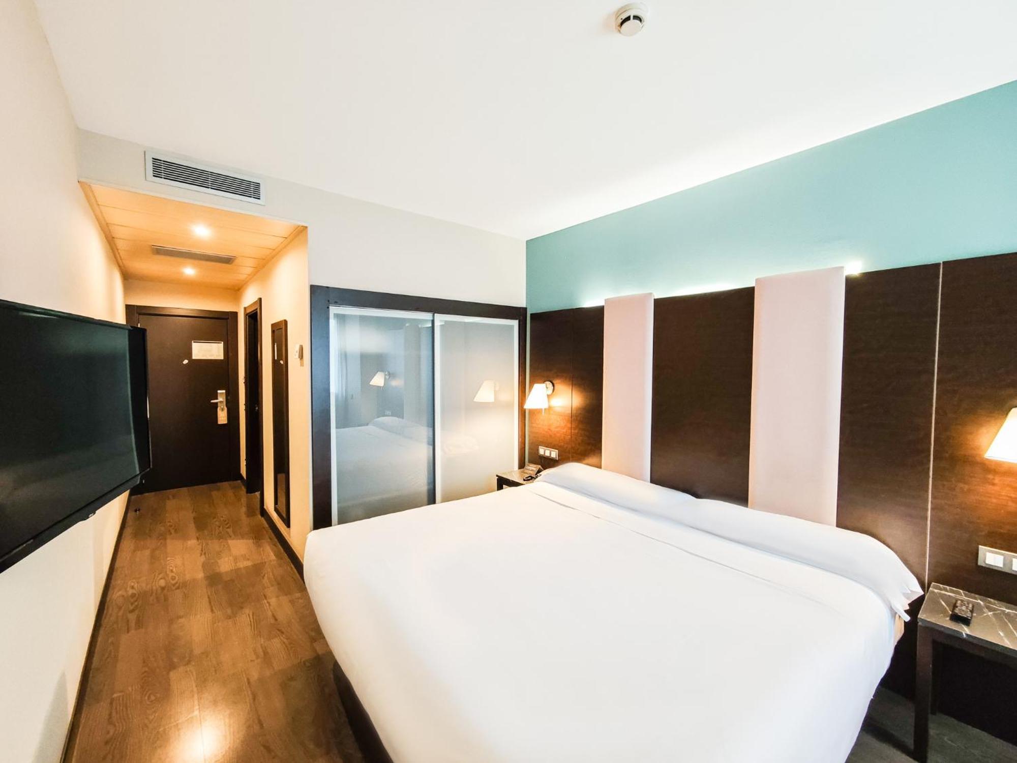 Azz Pamplona Norte Hotel Berriozar Exteriör bild