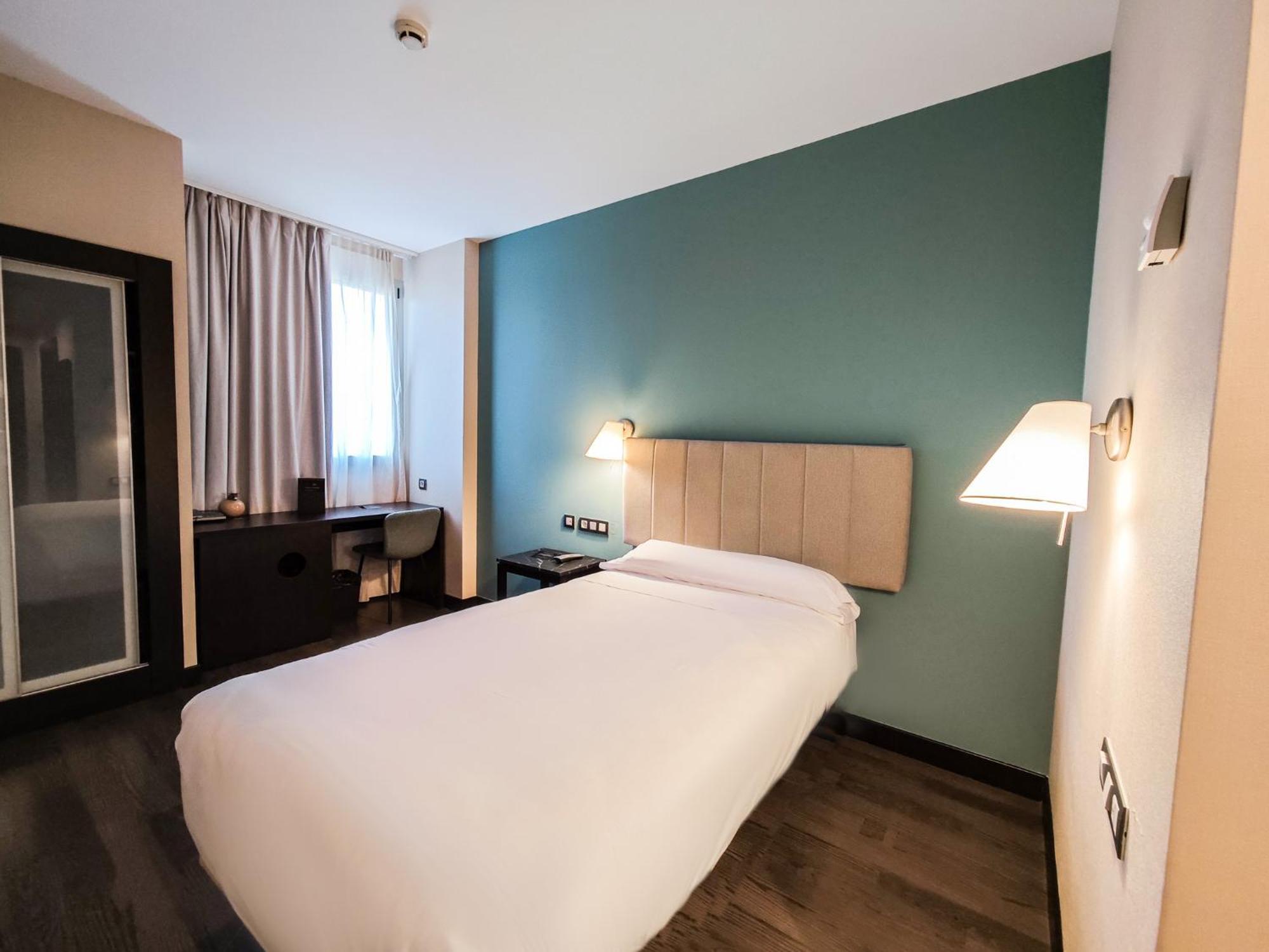 Azz Pamplona Norte Hotel Berriozar Exteriör bild