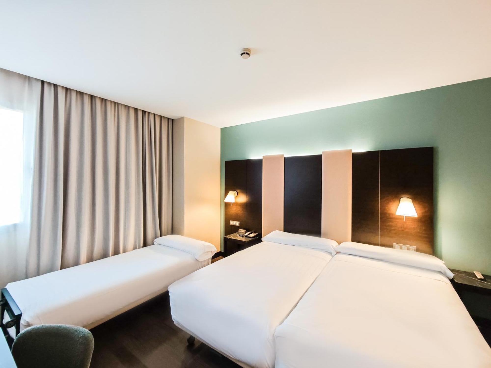 Azz Pamplona Norte Hotel Berriozar Exteriör bild
