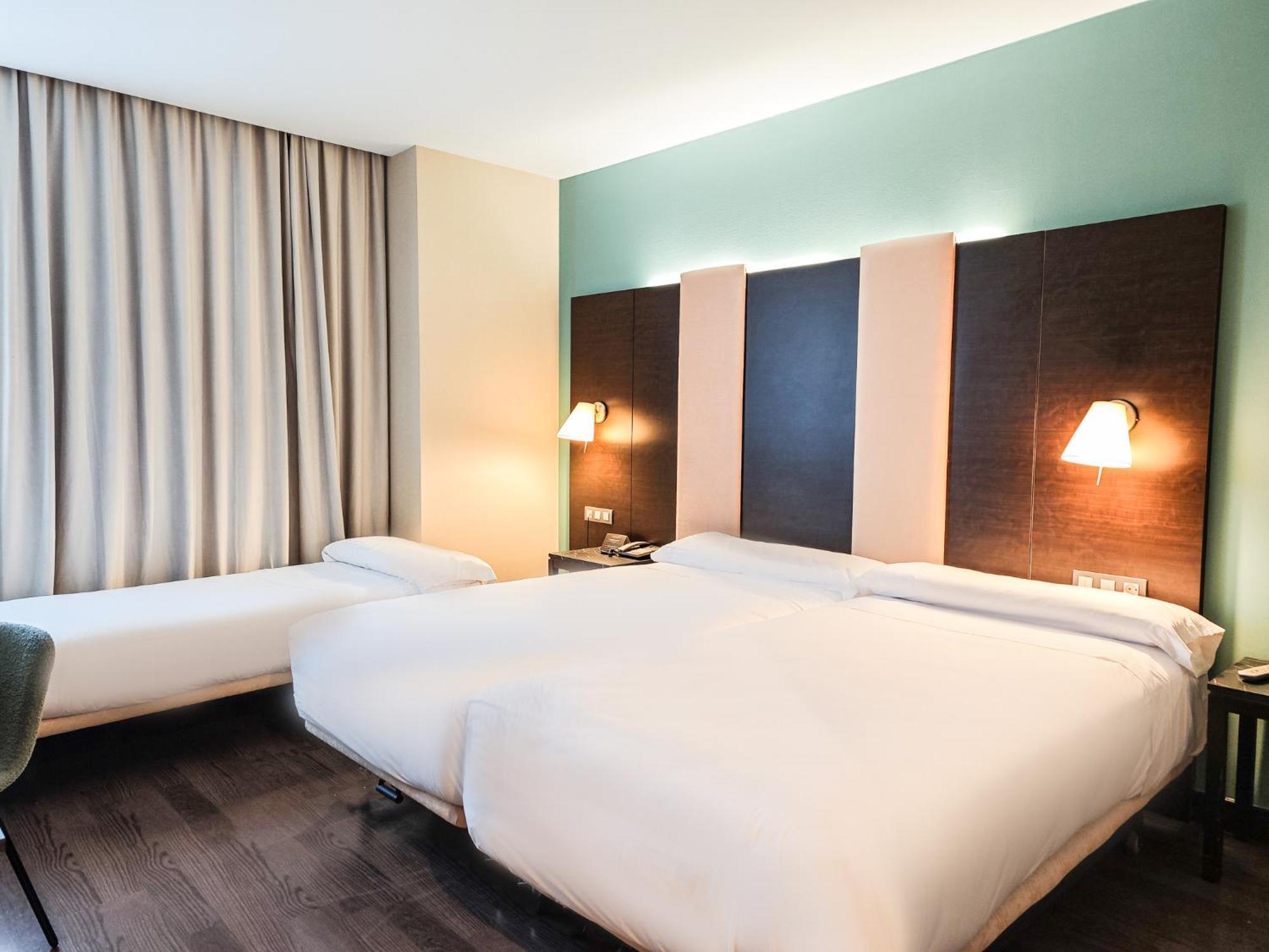 Azz Pamplona Norte Hotel Berriozar Exteriör bild