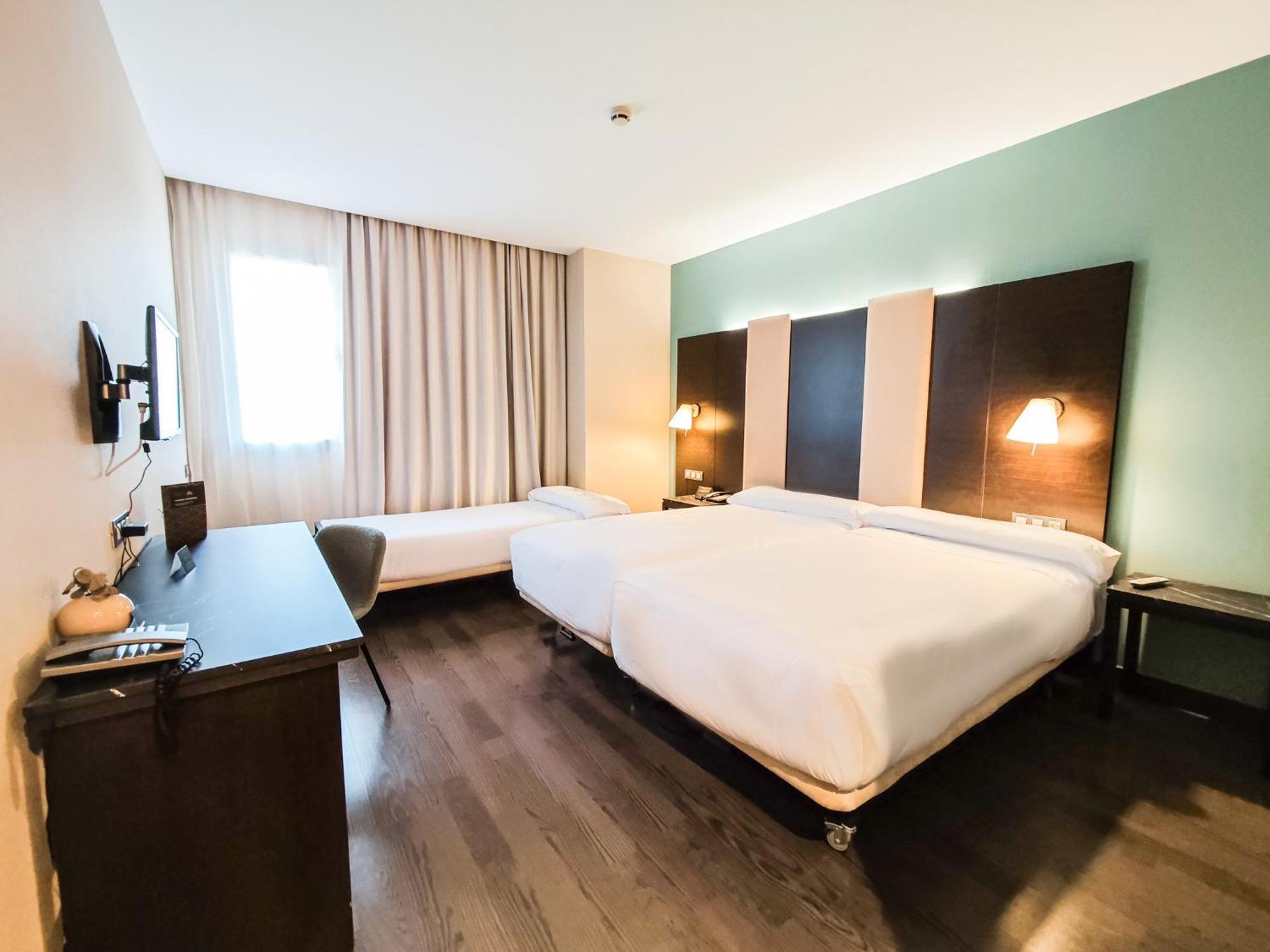 Azz Pamplona Norte Hotel Berriozar Exteriör bild